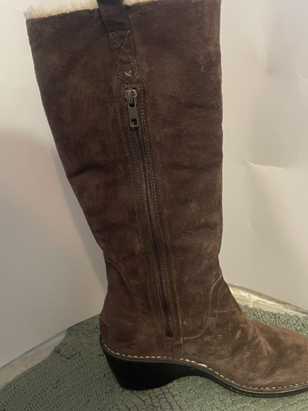 UGG Hartley Winter brown suede tall Boot wedge heel zip side Size 8 - Picture 6 of 11